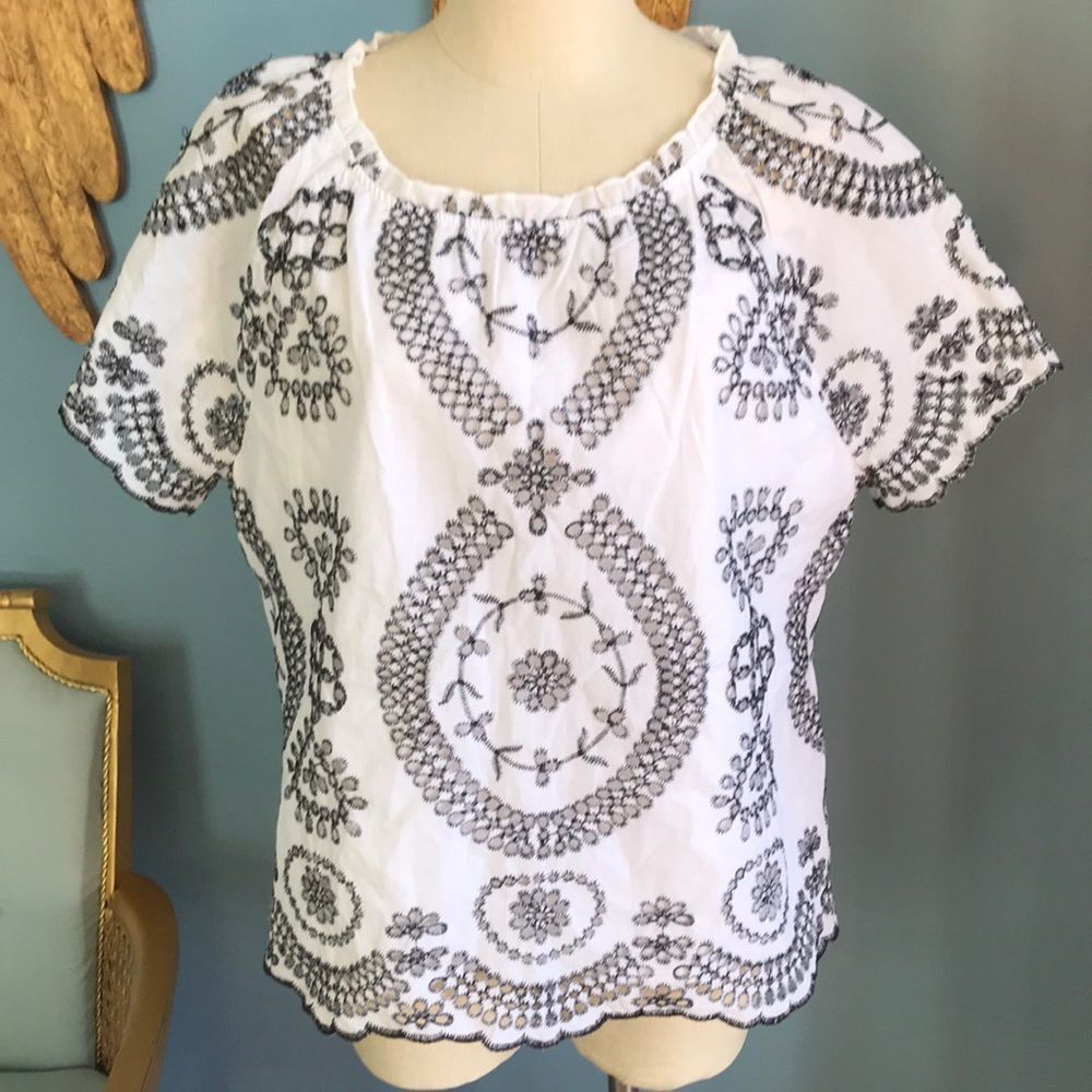 NWOT Leo & Nicole white pull on short sleeves cotton top with black eyelet Sz PL